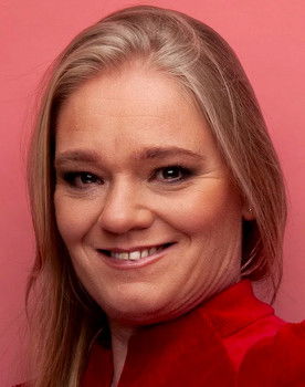 Julia van de Graaff as Nel