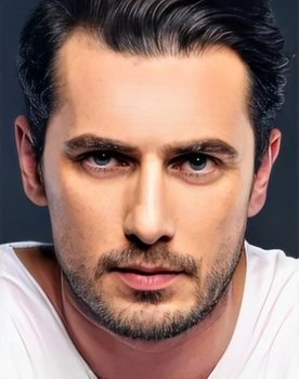 Hakan Dinçkol as Engin