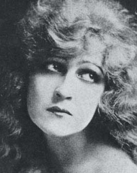 Kathryn Adams as Olivia Primrose