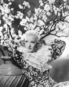 Dixie Lee as Dorothy Pierce