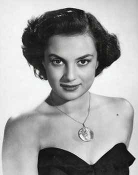 María Elena Marqués as Alicia Conejo