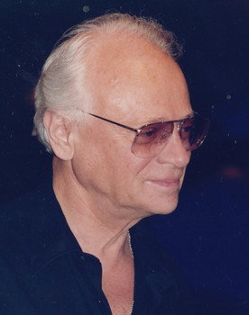 Ephraim Kishon as Motorradwerbespotregisseur