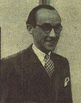 Víctor Ramírez as Julio