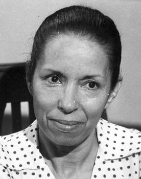 Nair Prestes as Maria