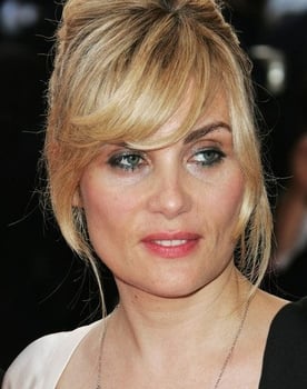 Emmanuelle Seigner as Julie Neyrac