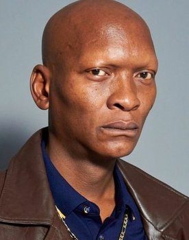 Warren Masemola as Til Echrade