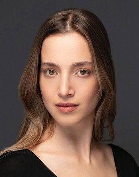 Eda Gürkaynak as Oya Ekşi