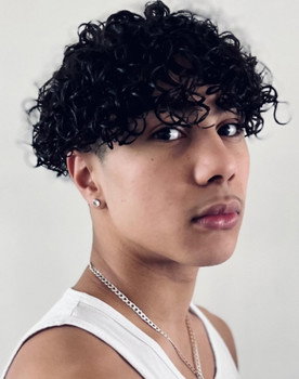 Leon Ung as Max 13 yrs