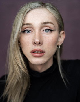 Reece Lyons as Sophia