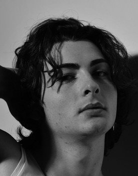 Víctor Enguídanos as Santiago