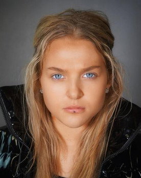 Leah Rhodes