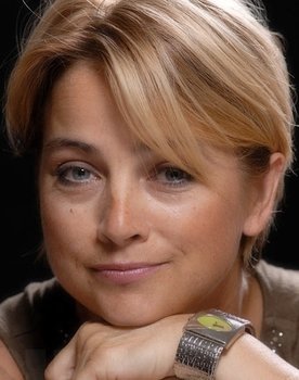 Larisa Suchkova as Виктория