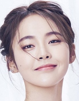 Karlina Zhang as 邱岩