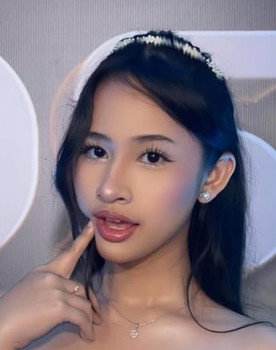 Angelia Livie as