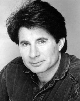Jerry Kroll as Detective Gary Hill