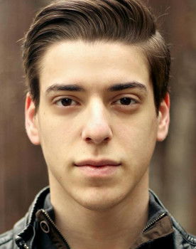 Sebastian Brunner-Stolovitzky as Chorus