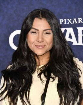 Danielle Diz as Dani