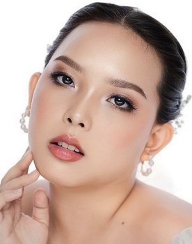 Emily Louise Lustan as Model