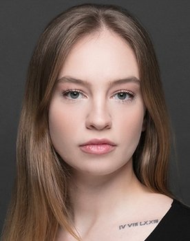 Ecem Atalay as Eda