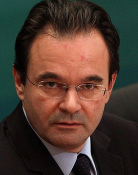 Giorgos Papakonstantinou as self