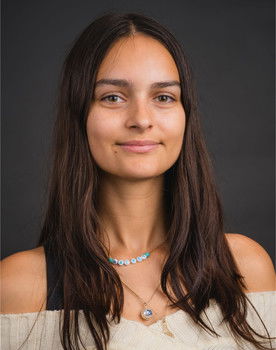 Mérine Casier as Femme