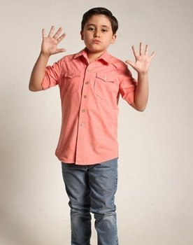 Erick Guillen Torres as Familia de Mario