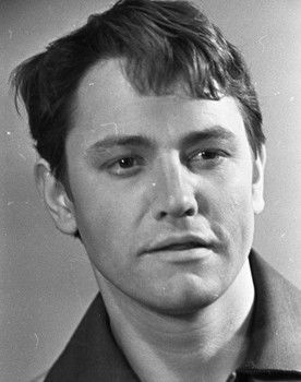 Vladimir Zemlyanikin as Stepan Yakovlevich Shokhin (direktor shkoly)