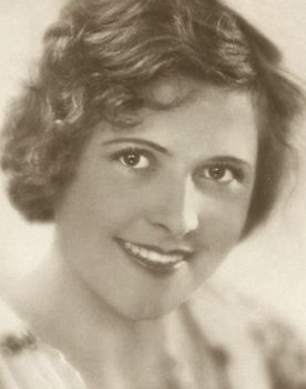 Liane Haid as Lucie
