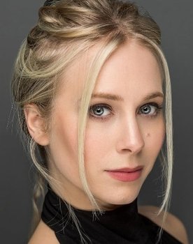 Piper Parks as Pale Blonde Girl