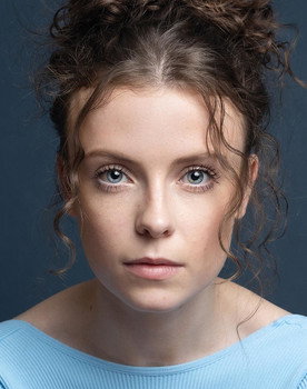 Honor Kneafsey as Robyn Goodfellowe (voice)