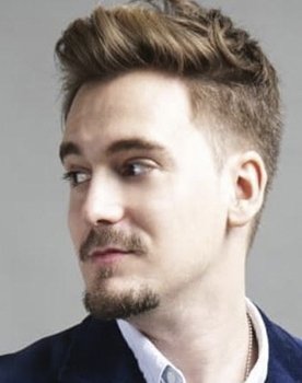 Jota Fernández as Secreta