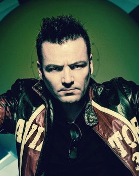 Hena Habegger as Drums