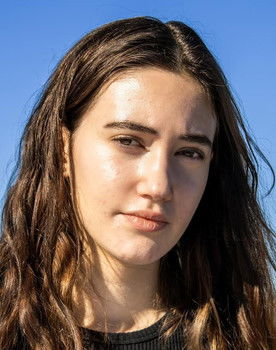 Celine Carpenter as Valeria