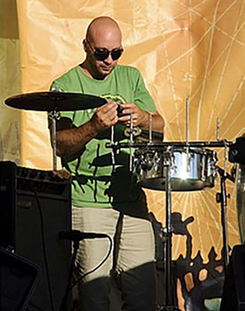 Maciek „Trocki” Dzierżanowski as instrumenty perkusyjne