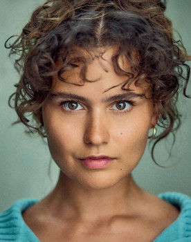 Boo Miller as Olivia Flackshaw