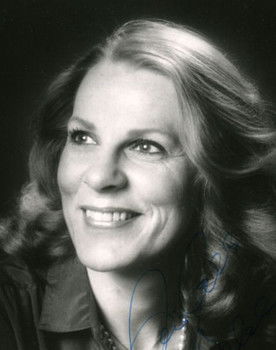 Lisbeth Balslev as Senta