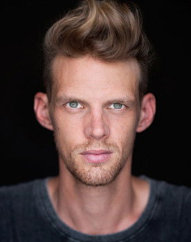 Felix Jozeps as Elan