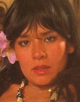 Mika Barthel as Karine