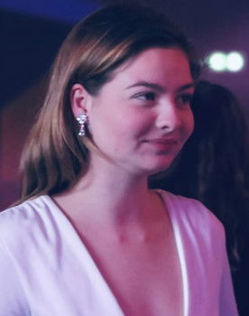 Ambre Quinet as La femme au Bar