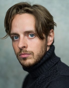 Jón Nordal as Clive