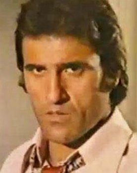 Mehmet Uğur as Güllü'nün Patronu
