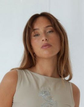 Fanny Omne as Miriam