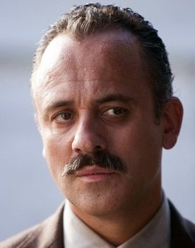 Javier Gutiérrez as Marcos (40)