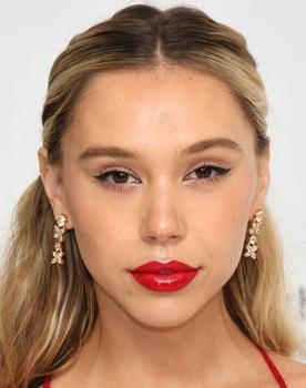 Alexis Ren