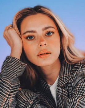 Elli Rhiannon Müller Osborne as Thale Berg