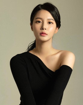 Chae Si-yeon as 
