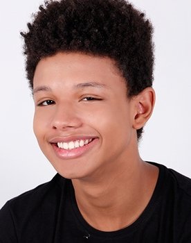 Anderson Lima as Bento