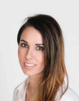Salina Gavala as Σαλίνα, στριπτιζέρ