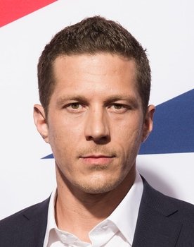 Joe Fidler as Agent Manning