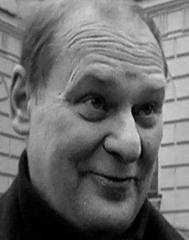 Jyrki Kovaleff as humalainen Ruotsin-laivalla